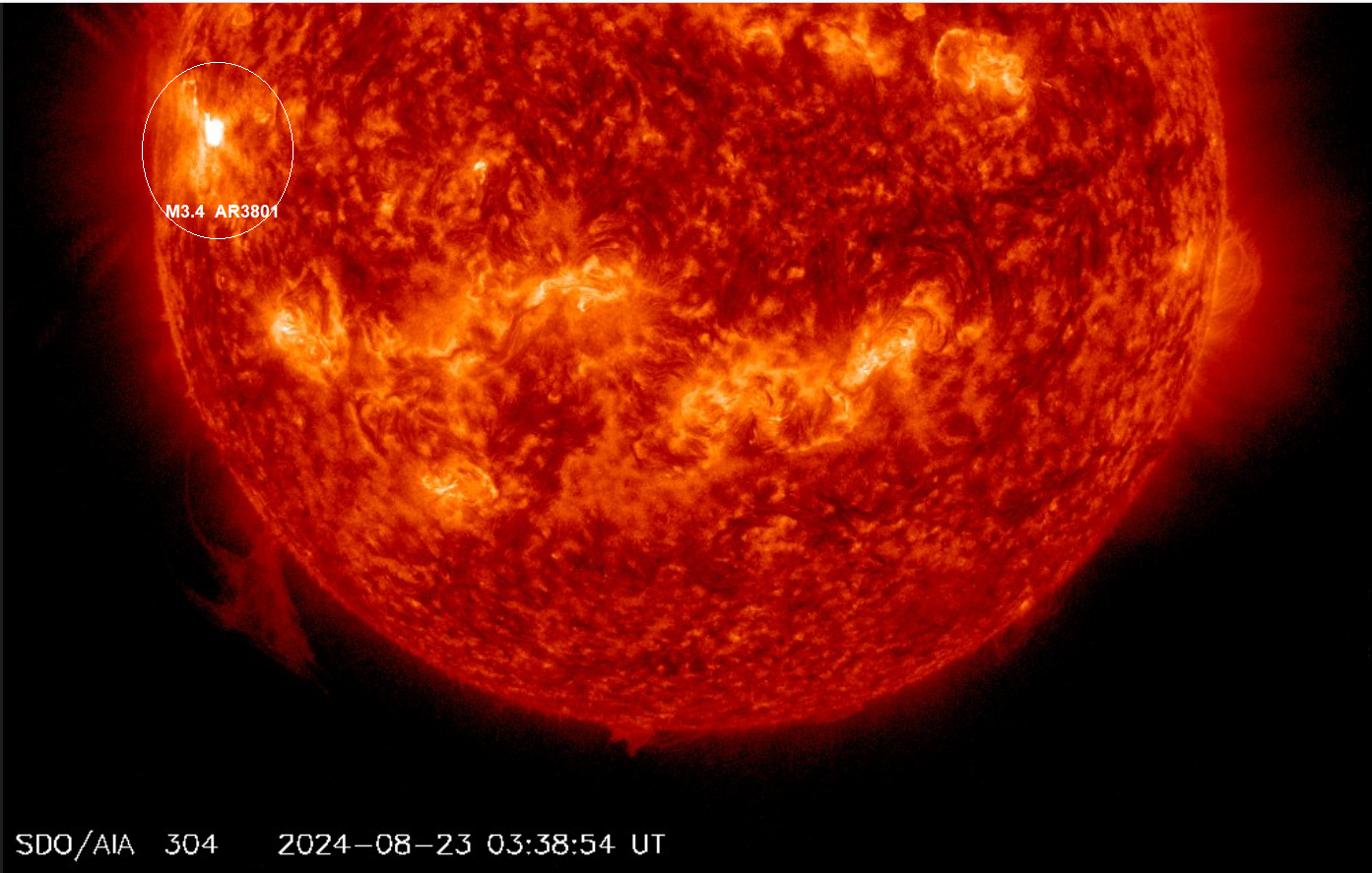 Erupce M3.4 v AR3801, 23.8.2024, 03h 38m UT, SDO_AIA 304Ä.png