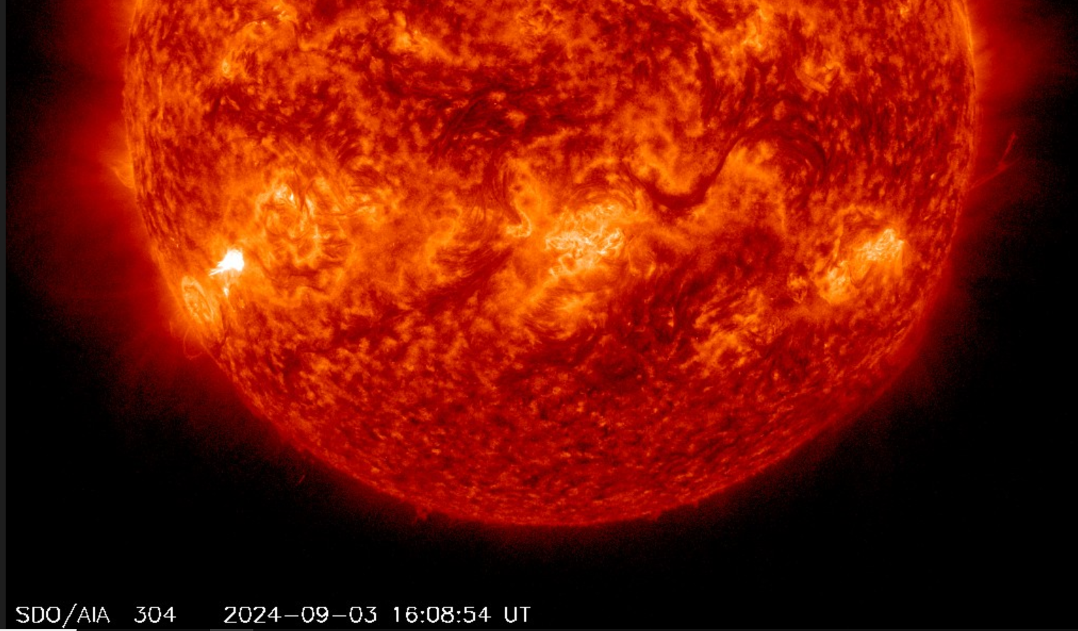 Erupce M3.3 v AR , 3.9.2024, 16h 08m UT, SDO_AIA 304Ä.png