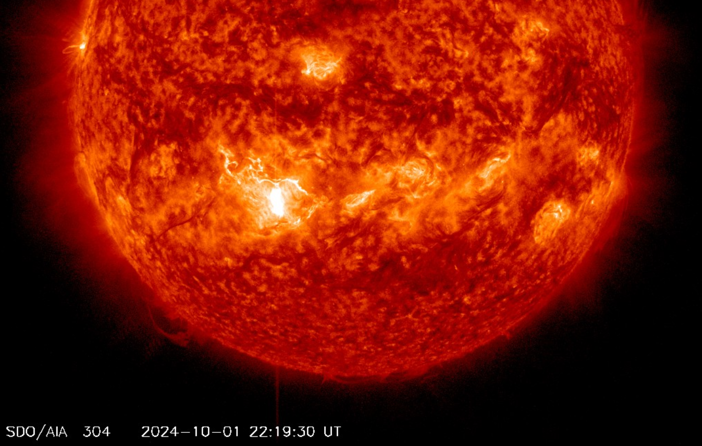 Erupce X7.1 1.10.2024, 22h 19m UT, AR3842, SDO_AIA 304Ä.png