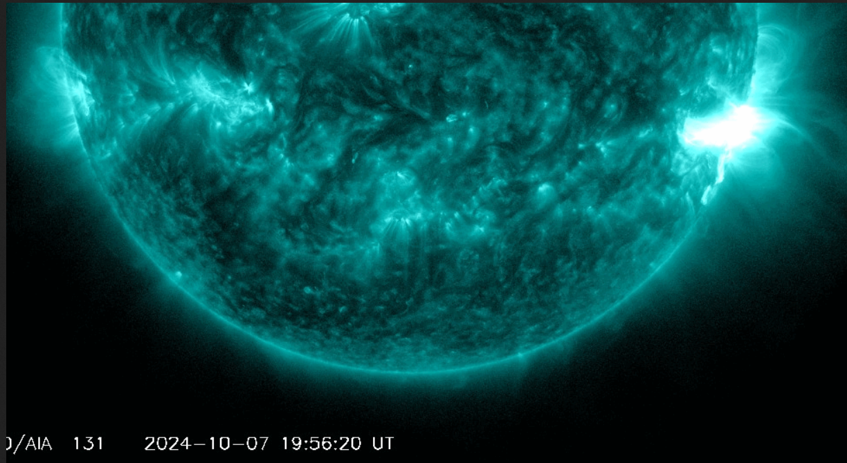 Erupce X2.1 v AR3842, 19h 56m UT, SDO_AIA 131Ä.png