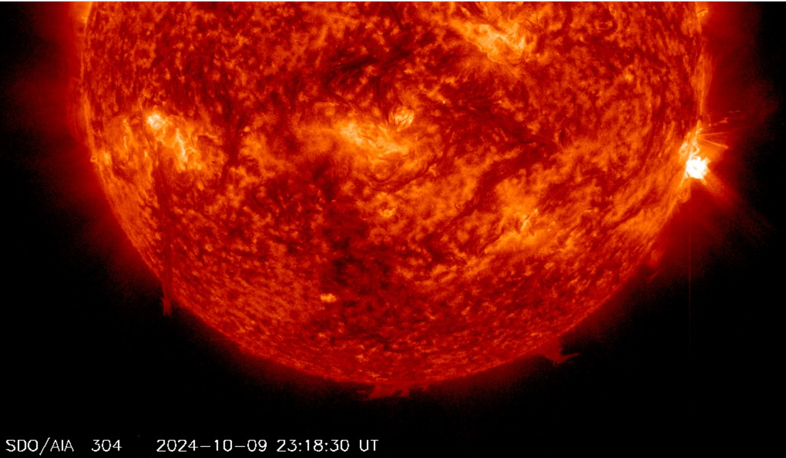 Erupce M7.77 v AR3842, 9.10.2024, 23h 18m UT, SDO_AIA 304Ä.png