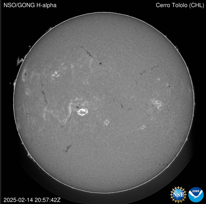Erupce M1.89 v AR3990, 14.2.2025, 20h 57m UT, Cerro Tololo, GONG H_alfa.png
