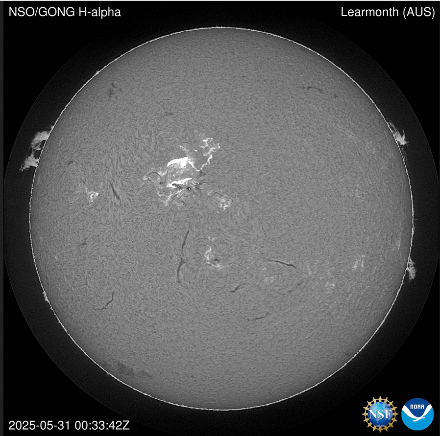 Erupce M8.1 , 31.5.2025, 00h 33m UT, Learmonth GONG, H_alfa.png
