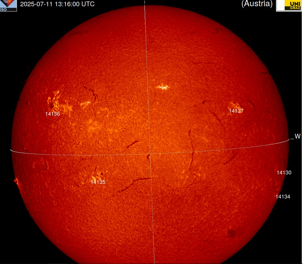 Chromosféra 11.7.2025, 13h 16m UT, Kanzelhöhe.png