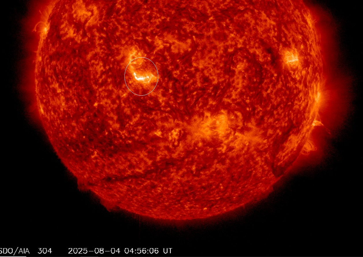 Erupce M2 v AR4168  , 4.8.2025, 04h 50m UT, SDO_AIA 304Ä.png