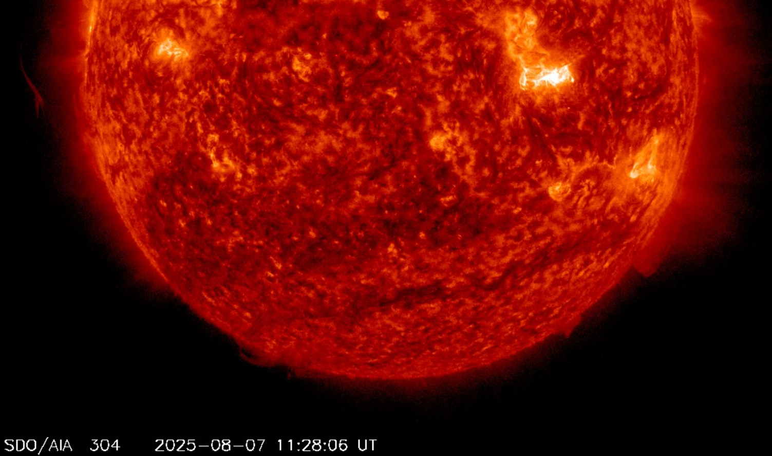 Erupce M4 v AR4168  , 7.8.2025, 11h 28m UT, SDO_AIA 304Ä.png