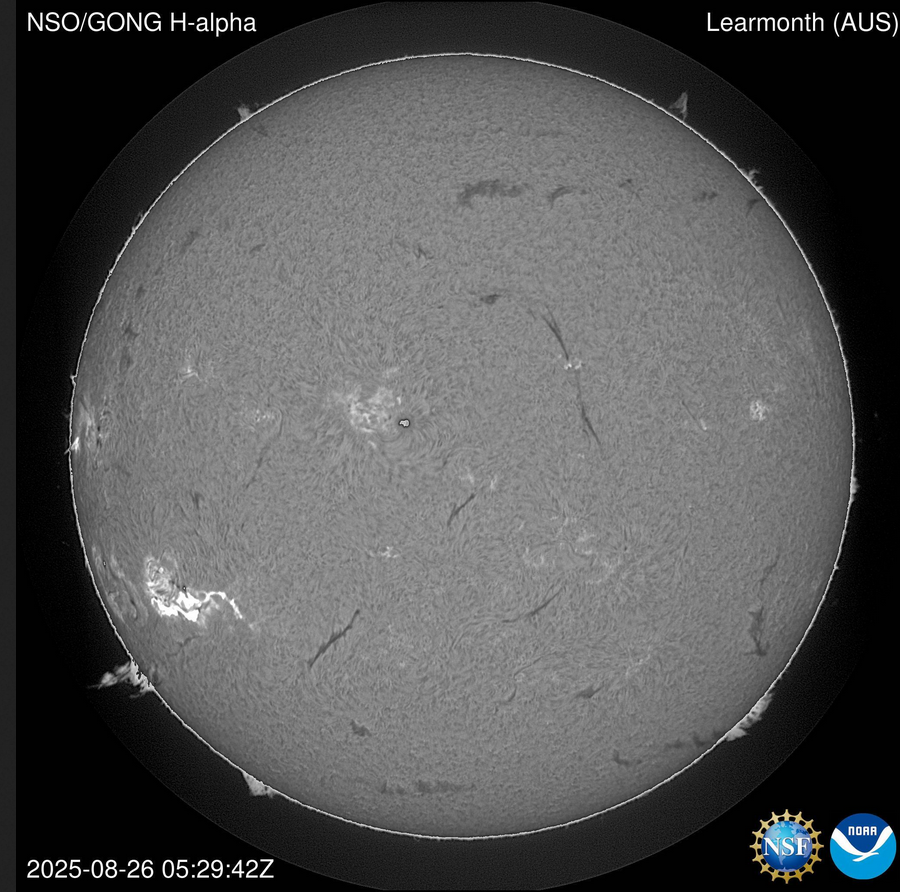 Erupce M4.5  v AR4196_4197 , 26.8.2025, 05h 29m UT, H_alfa GONG, Learmnoth.png
