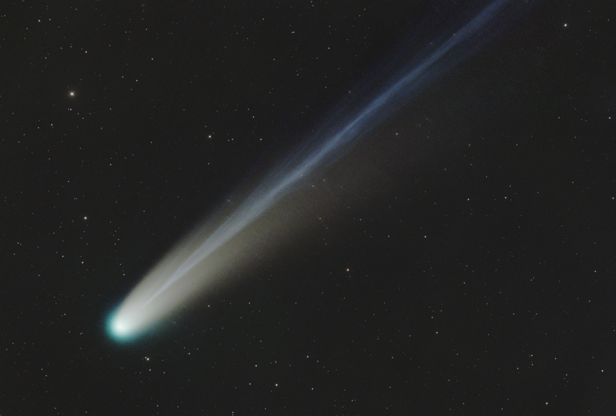A6-WO-12x60s-stars-comet-fast.jpg