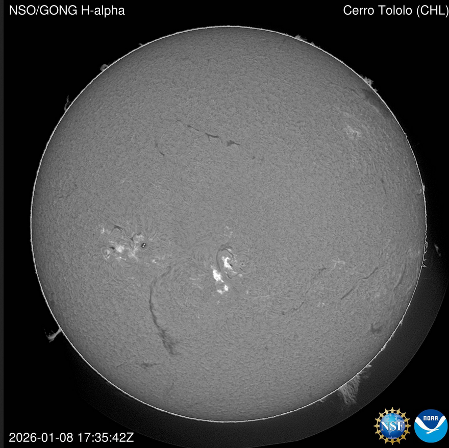 Erupce C5.7  v AR4334   8.1.2026, 17h 35m UT, Cerro Tololo, NSO_GONG H_alfa.png