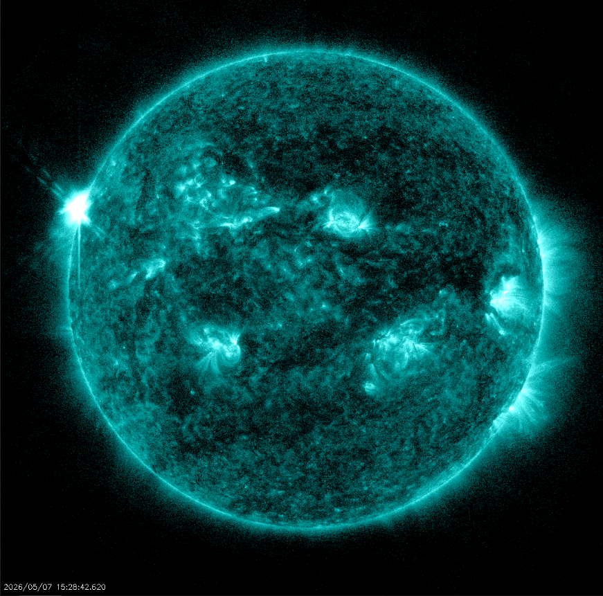Erupce M2.6. 7.5.2026, 15h 28m UT,.png