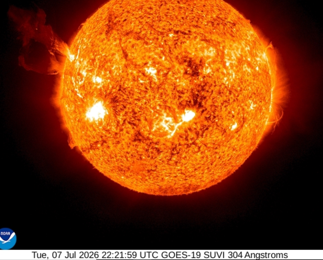 Eruptivní protuberance 7.7.2026, 22h 21m UT, GOES_19 SUVI , 304Ä.png