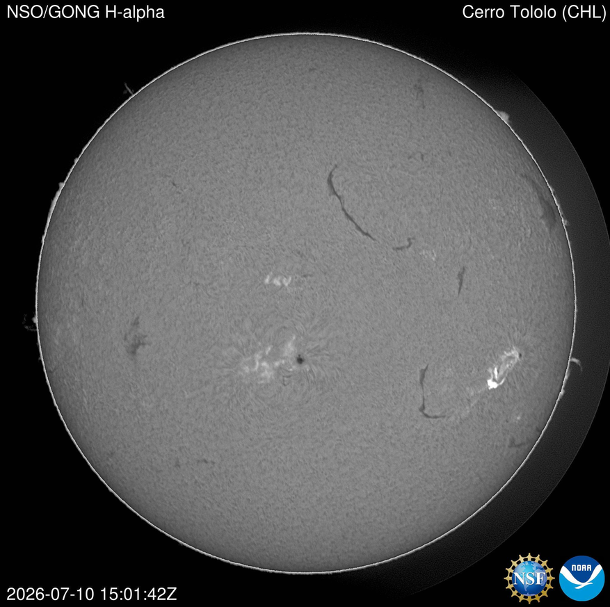 Erupce C6, 10.7.2026, 15h 01m UT, Cerro Tololo, NSO_GONG H_alfa.png