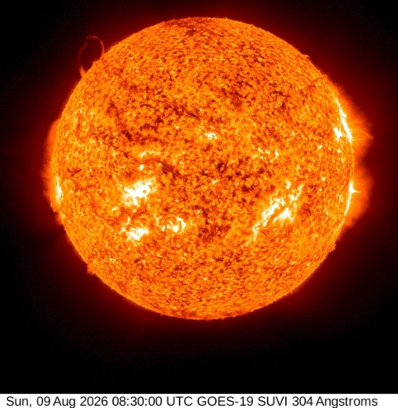Eruptivní protuberance 9.8.2026, 08h 30m UT, GOES_19 SUVI 304Ä.png