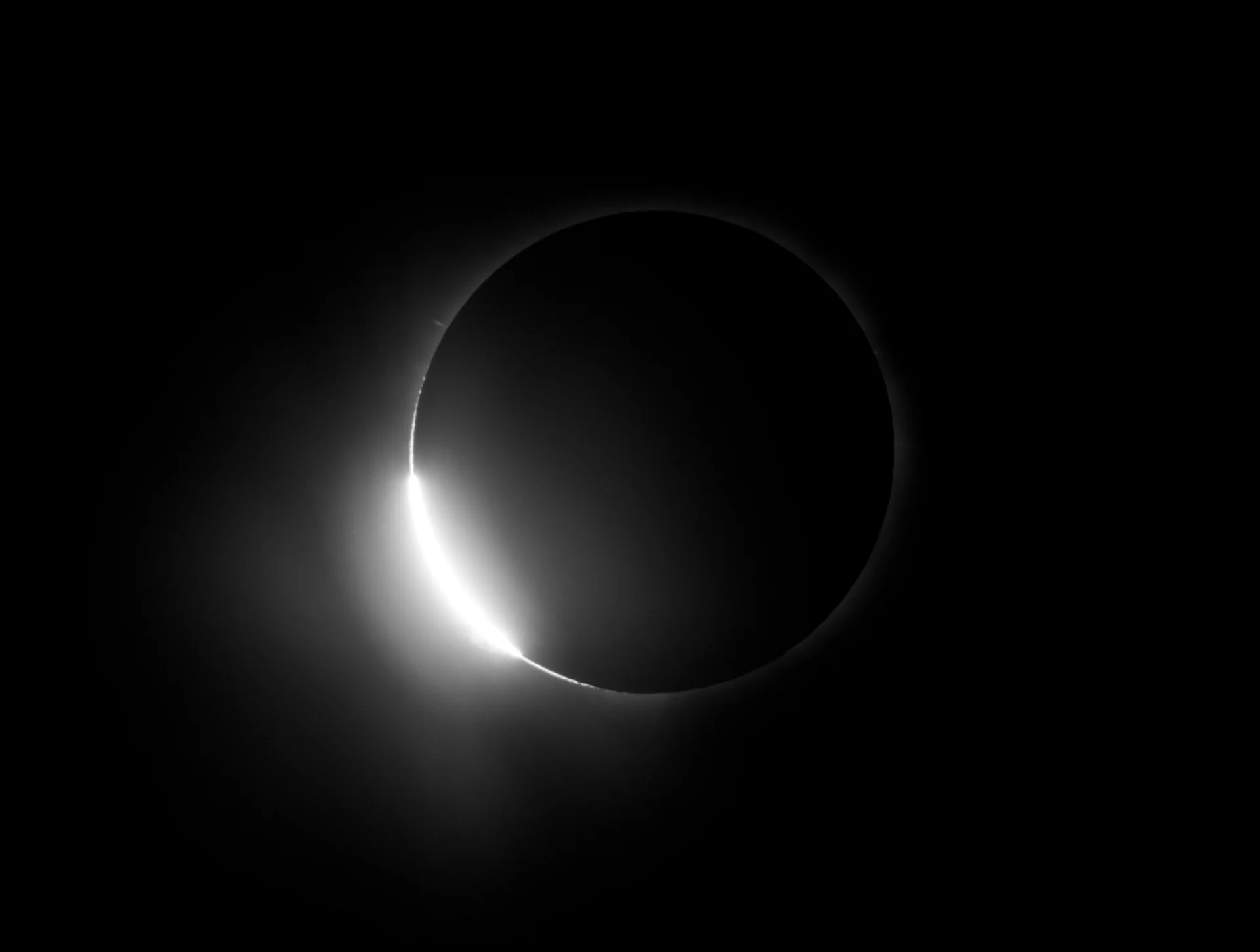 SolarEclipseSatelit.webp