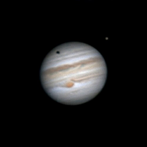 Ganymede a jeho tieň. Celestron CGEM-1100, ZWO ASI 290MC, ZWO ADC.