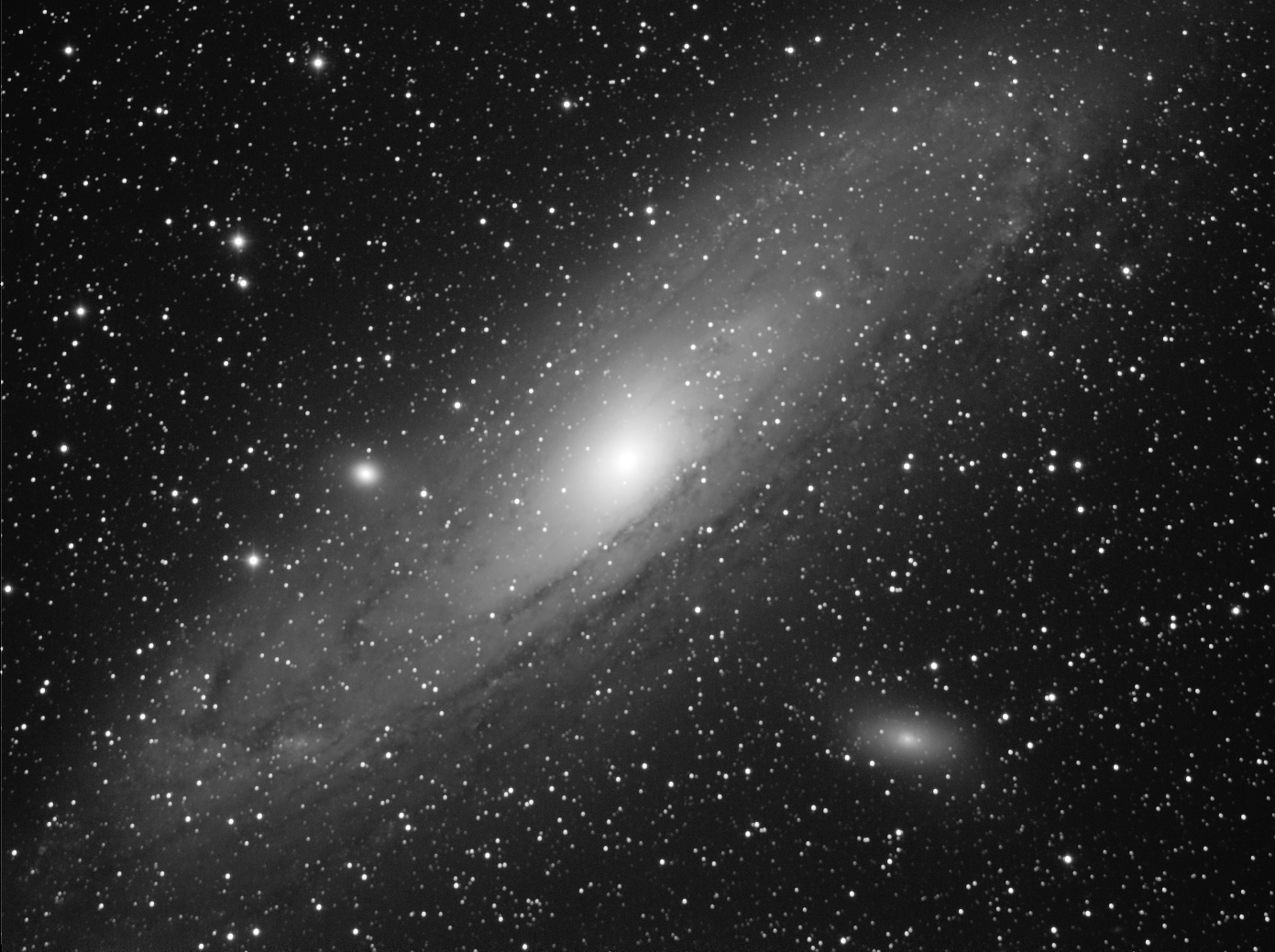 M31_Andromeda galaxy_300s_Ha_2.jpg