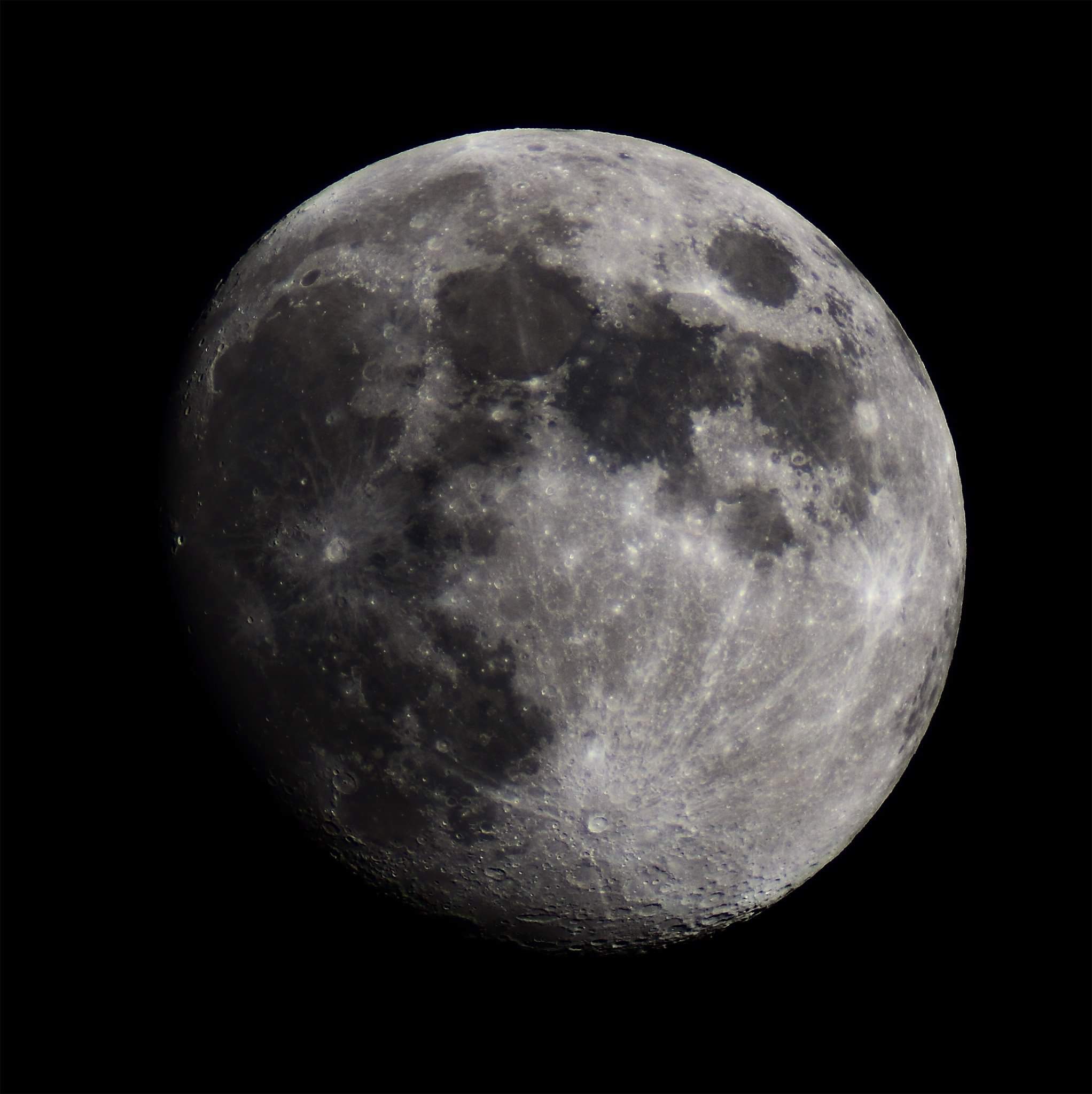 Tak som aj ja skúsil Mesiac cez šošovku Meade 90/900 s Canon 1100D<br />Jeden záber.